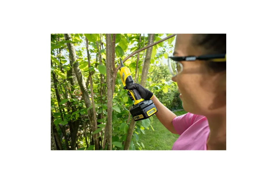 Мини акумулаторна резачка за дървета Karcher CNS 2-18  (без батерия)