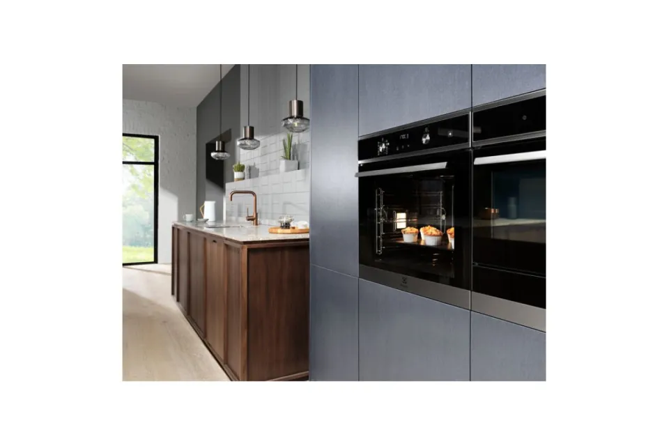 Фурна за вграждане Electrolux EOD6P77WZ Серия 600 SteamBake, Пиролиза, 72 л, Клас А+