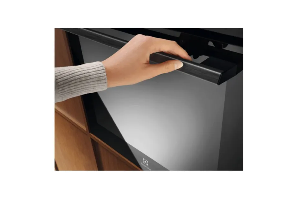 Фурна за вграждане Electrolux EOF7H36H Серия 300 SurroundCook®, 65 л, Клас А+