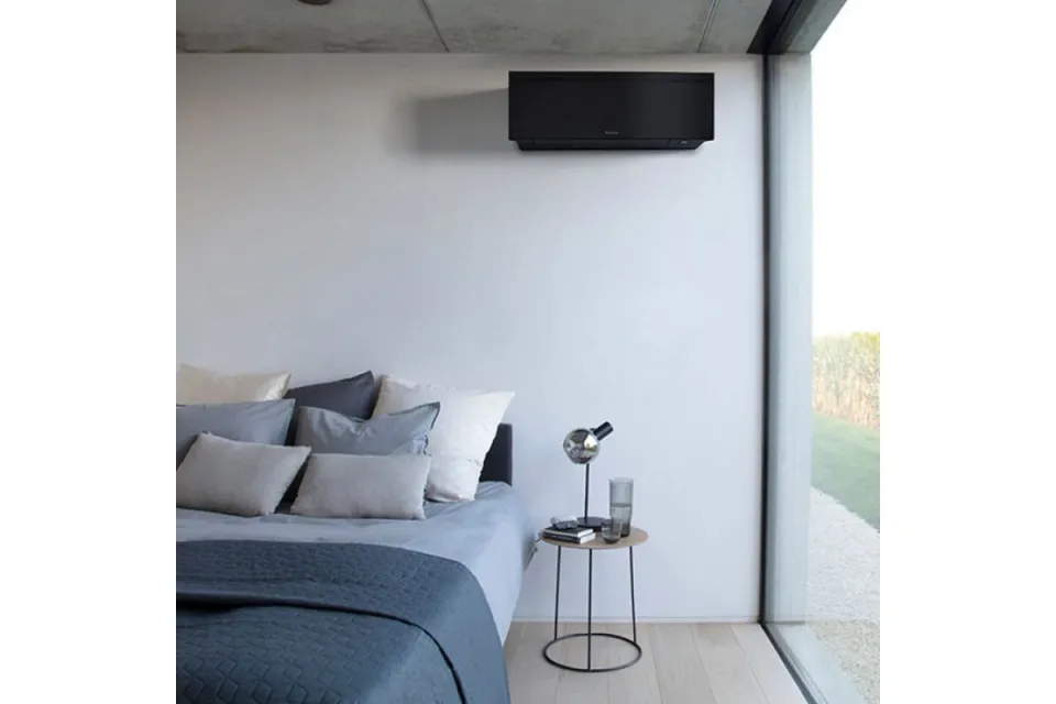 Инверторен климатик Daikin FTXJ20AB9/RXJ20A9 BLACK EMURA III, 7000 BTU, Клас A+++