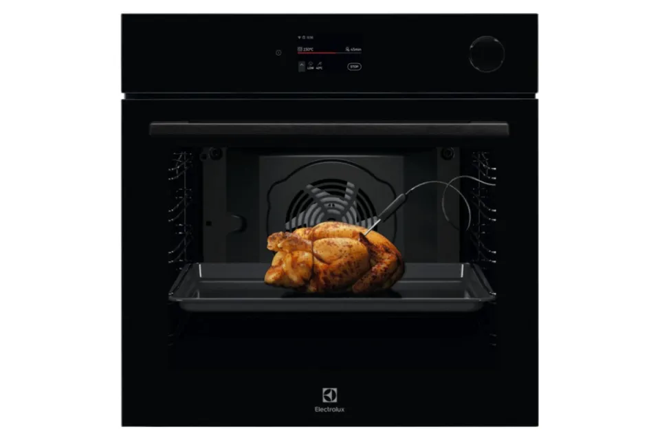 Фурна за вграждане Electrolux LOC9P3XZ Серия 700 SteamCrisp®, Пиролиза, 72 л, Клас А++