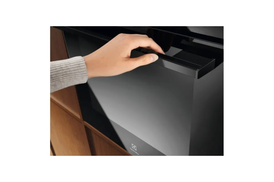 Фурна за вграждане Electrolux LOFGF00BK Серия 300 SurroundCook®, 65 л, Клас А