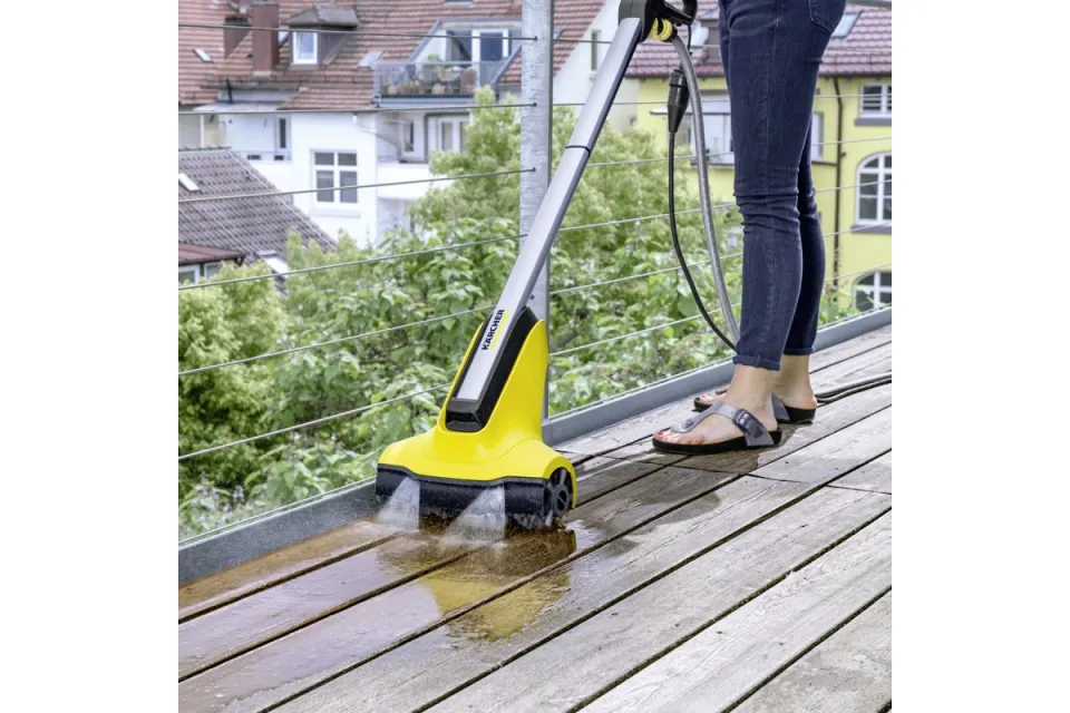 Уред за почистване на външни настилки Karcher PCL 4
