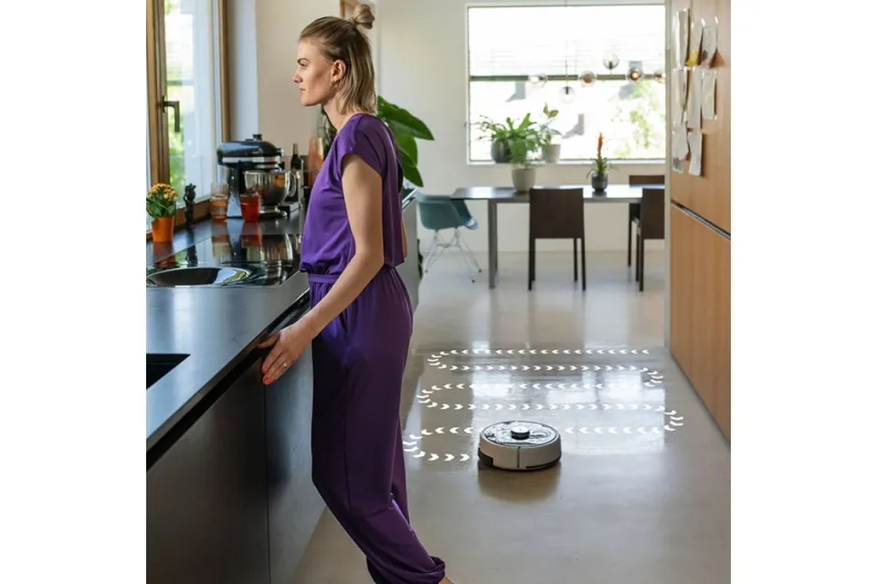Прахосмукачкa робот Karcher RCF 3 за мокро почистване